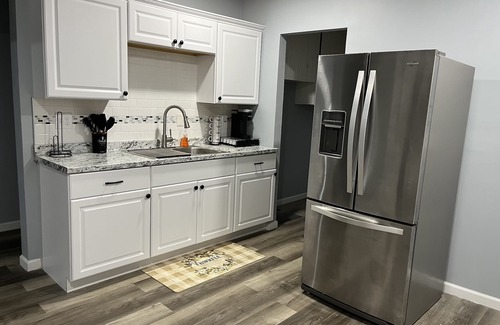 Springfield Casa | Upscaled Quiet Neighborhood- Modern 3 BDRM