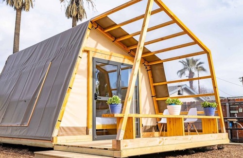 Bonita Alquiler De RV | Urban Glamping Oasis: Comfort & Adventure Combined