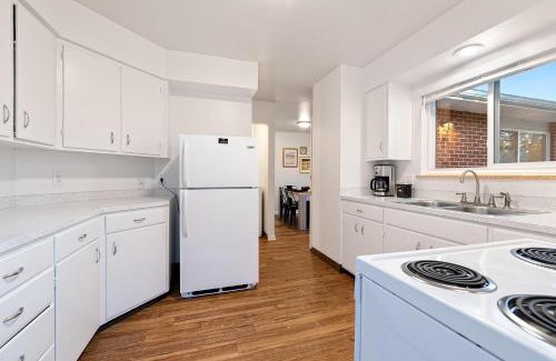 University Acres Apartamento | Urban Oasis Near Old Town & PVH - Dog Friendly!