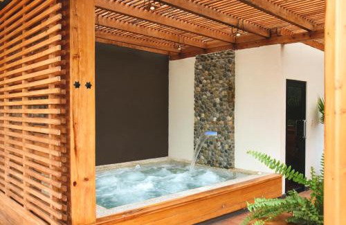 Putuchi Villa | Vacaciones en Cuenca, quédate en Picota Cucho una encantadora quinta VIP con jacuzzi, turco, zona BBQ a 10km del centro de la ciudad - 20 huéspedes - 3 habitaciones