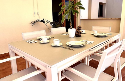 Los Silos Apartamento | Vacation Apartment 'Con Gran Terraza Y Vistas' with Balcony, Wi-Fi and Air Conditioning