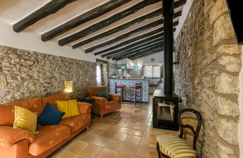 Cantallops Casa | Casa de vacaciones "Can Cortada" con vistas a la montaña, terraza privada y Barbacoa
