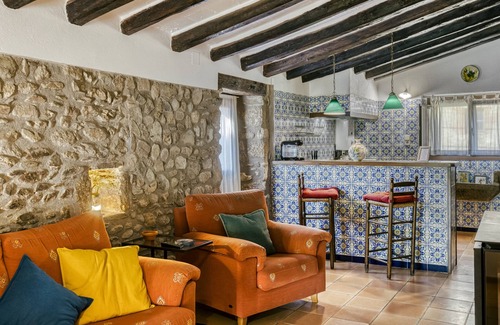 Cantallops Casa | Casa de vacaciones "Can Cortada" con vistas a la montaña, terraza privada y Barbacoa