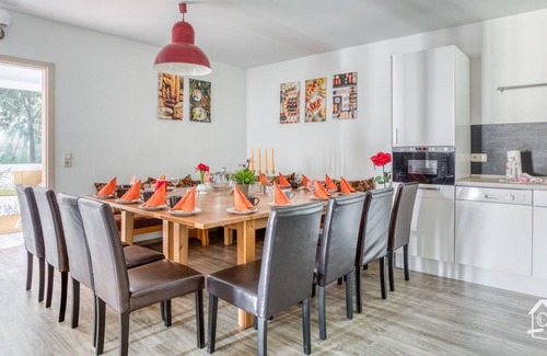 Heinsdorfergrund Casa | Casa de vacaciones para 25 personas, comedor común en la casa, terraza y jardín.