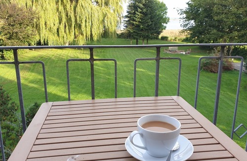 Mesekenhagen Casa | Casa de vacaciones para hasta 12 personas en el mar Báltico / Bodden con sauna en bote de remos