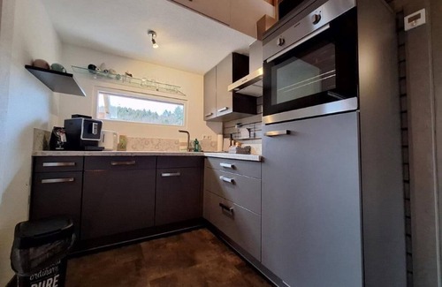 Heroldstatt Casa | Vacation home in the Schwabische Alb with swimming pond and sundeck.