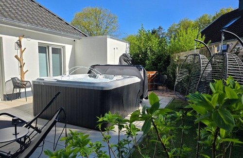 Wiefelstede Casa | Vacation home Seehaus am Wald