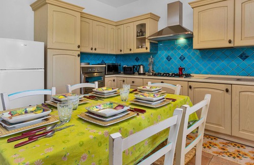 Loiri Casa | Casa de vacaciones "Villetta delle Rose" con jardín, terraza y balcón