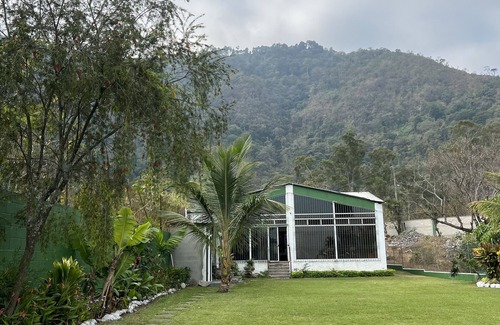 Amatitlan Chalet De Esquí | Vacation House! Enjoy your time with loved ones in a private lake house.