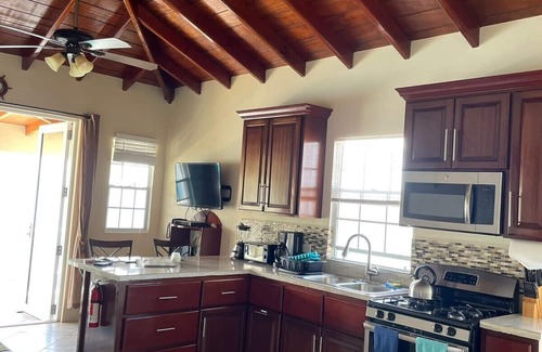 Jost Van Dyke Villa | Amazing View & Sea Breezes, cocina completamente equipada, salas de aire acondicionado, Amazing Hospitality.