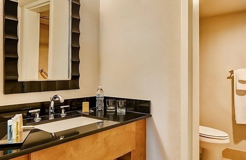 Berkeley Hotel | Vacation Starts Here in Berkeley! Near Morcom Amphitheater of Roses, w/ Pool!