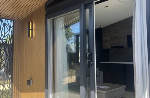 Scherpenisse Chalet De Esquí | Vakantiepark de Zeeuwse Parel - Hotel Chalet