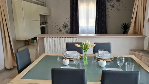 San Giovanni d'Asso Casa | VAL D'ORCIA DELUXE 3 incantevole casa con vista sulle colline, WiFi e parcheggio