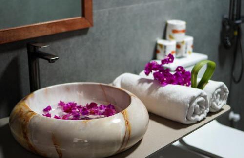 Guraidhoo Hotel | Valley Palm Seaview