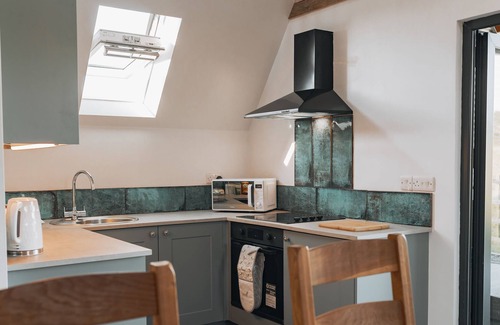 Llandysul Cabaña | Valley View Hideaway - a cabin that sleeps 4 guests in 2 bedrooms