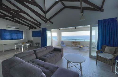 Bel Ombre Apartamento | VallonEnd Beachfront villa with excellent view