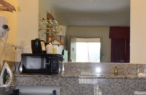 Blanks Hotel | Value Inn Livonia