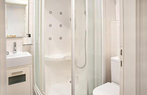 Varkiza Apartamento | Varkiza Seaside and Views Retreat with Jacuzzi