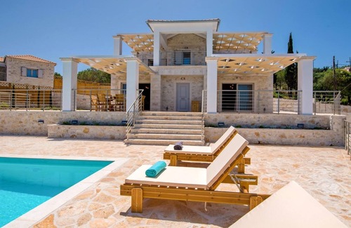 Paxos Villa | Vasiliki Villa - Charming 4 BR Villa With Pool and sea Views