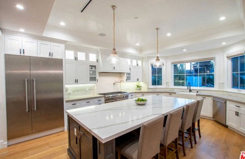 Tarzana Villa | Veloz Villa - The Prime Private Estate