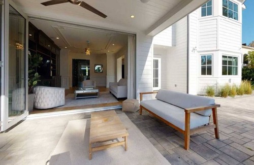 Tarzana Villa | Veloz Villa - The Prime Private Estate