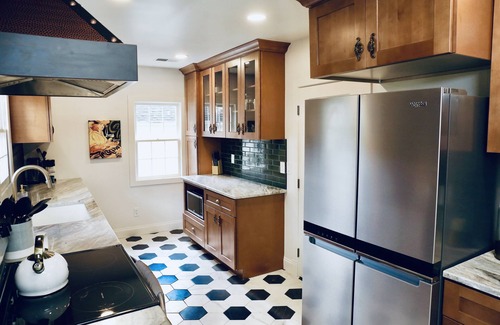 Murfreesboro Cabaña | Velvet Room+Walk Downtown Murf+Hot Tub+Fire Pit