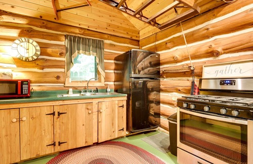 Hill Apartamento | Versatile Bass Lake Cabin with Deck!