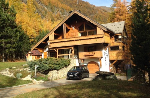 Abries Chalet De Esquí | Muy bonito, amplio, confortable chalet bien orientado, orientado al sur con jardín.
