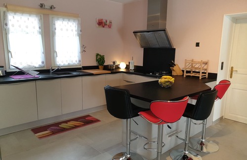 Uchaux Villa | Muy bonita villa con piscina y apartamento contiguo de un dormitorio en las montañas Uchaux