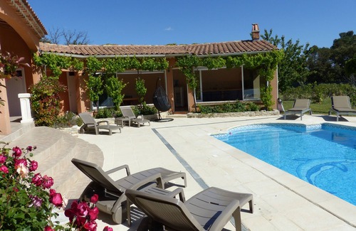 Uchaux Villa | Muy bonita villa con piscina y apartamento contiguo de un dormitorio en las montañas Uchaux