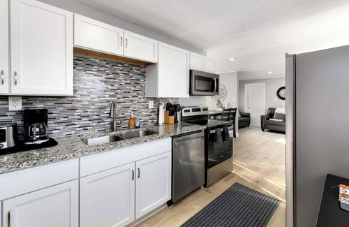 Sugar Creek Casa | Very Quiet | 15M -> Dntwn | Hidden Gem | 910 Mbps