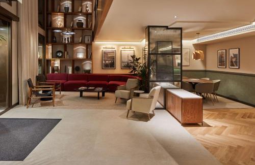 La Nova Esquerra de l'Eixample Hotel | Via Sants Hotel Barcelona, Tapestry Collection By Hilton