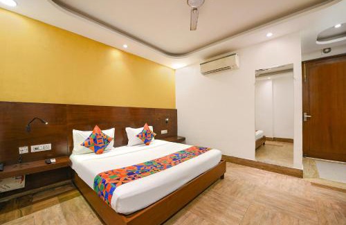 Delhi Hotel | Via Under Bridge - Near Nizamuddin Railway Station