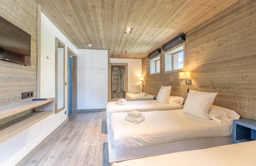 Val-d'Isere Hotel | Victoria Lodge, Friendly Hotel