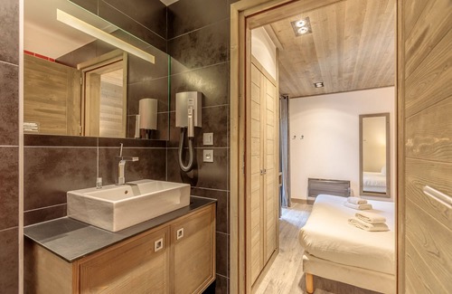 Val-d'Isere Hotel | Victoria Lodge, Friendly Hotel