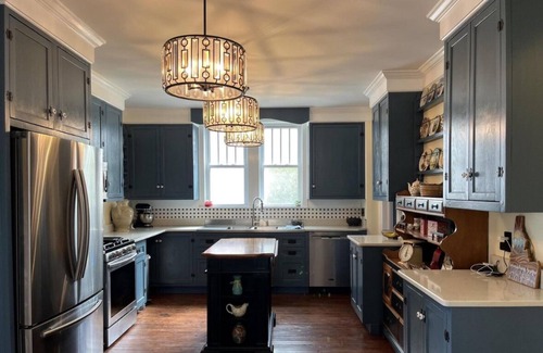 St Ignace Casa | Victorian charmer just steps from the lake!