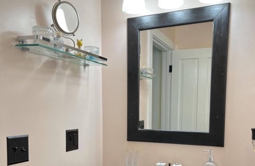 St Ignace Casa | Victorian charmer just steps from the lake!