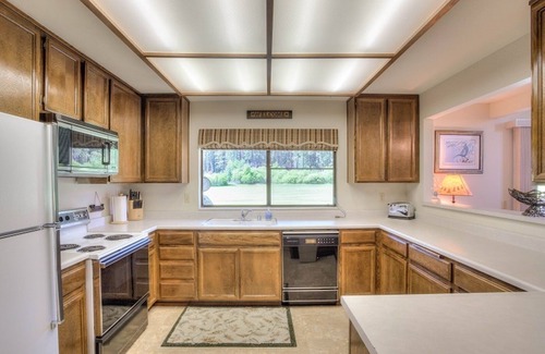 Plumas Eureka Estates Casa | Views to the golf course from this serene Town Home - 10 Aspen Circle