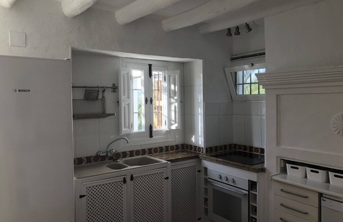 Iznajar Villa | Villa 230m2, 4 cuartos de baño modernos, piscina, vistas 80km, 3 terrazas, climatizada. central
