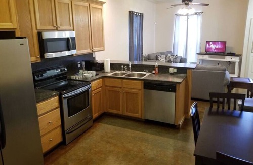 Pine Grove Apartamento | Villa 8, spacious townhouse in Tickfaw, LA