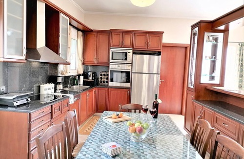 Agía Eiríni Villa | Villa Aeolus con piscina infinita privada y jardín.