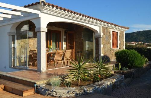 Tanaunella Villa | Villa Allegria, romantic luxury 300m from the beach, heated pool, firepit and sauna