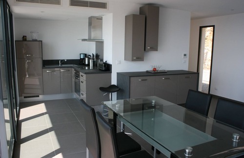 Saint-Jeannet Apartamento | Villa Apartments, private garden and pool, panoramic sea view