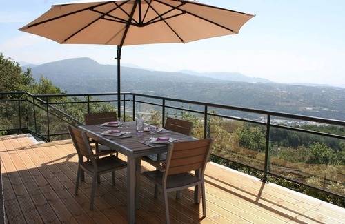 Saint-Jeannet Apartamento | Villa Apartments, private garden and pool, sea view