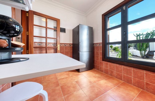 Playa Blanca Chalet De Esquí | Villa Arena Blanca con Piscina Privada y BBQ By Lanzarote Vacation Homes