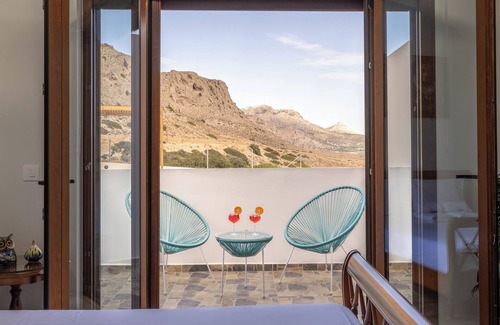 Pefki Villa | Villa Atalandia, una oasi cretense de descanso y luz.