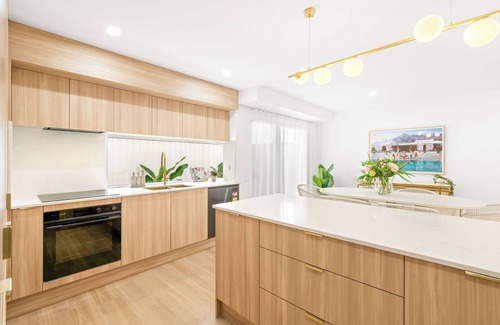 Bundall Villa | Villa Blanca, your private oasis, awaits.