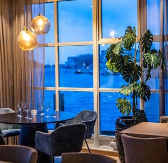 Henningsvaer Hotel | Villa Bryggekanten - by Classic Norway Hotels