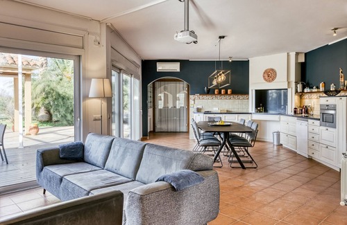 Torroella de Fluvia Villa | Villa 'Can Miquel' con piscina privada, Wi-Fi y aire acondicionado