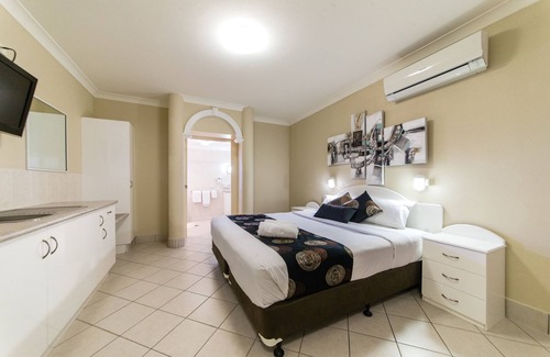 Rockhampton Hotel | Villa Capri Motel